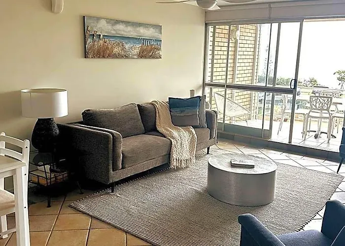 2 Bedroom Top Floor Unit - Ocean Views And Pool